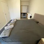 Modern 1-Bedroom Apartment In Wembley Park